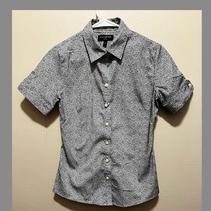 Banana Republic Women’s Short-Sleeve Button Up Shirt, Black and White, Size 4
